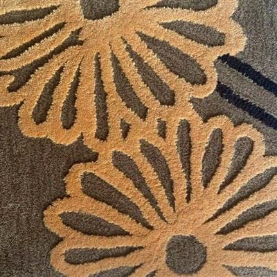 El Püsküllü Halı